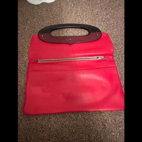 Timeless Glamour: Vintage Red Leather Foldover Clutch – Elegance in Every Fold - Picture 2 of 2
